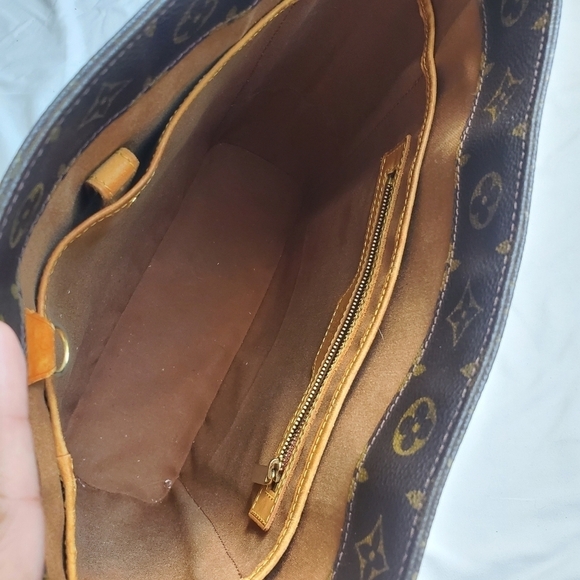 LOUIS VUITTON Monogram Canvas Tote - Picture 12 of 16